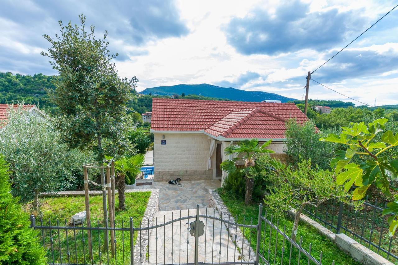 Villa Holiday Home Zvecanje Zewnętrze zdjęcie