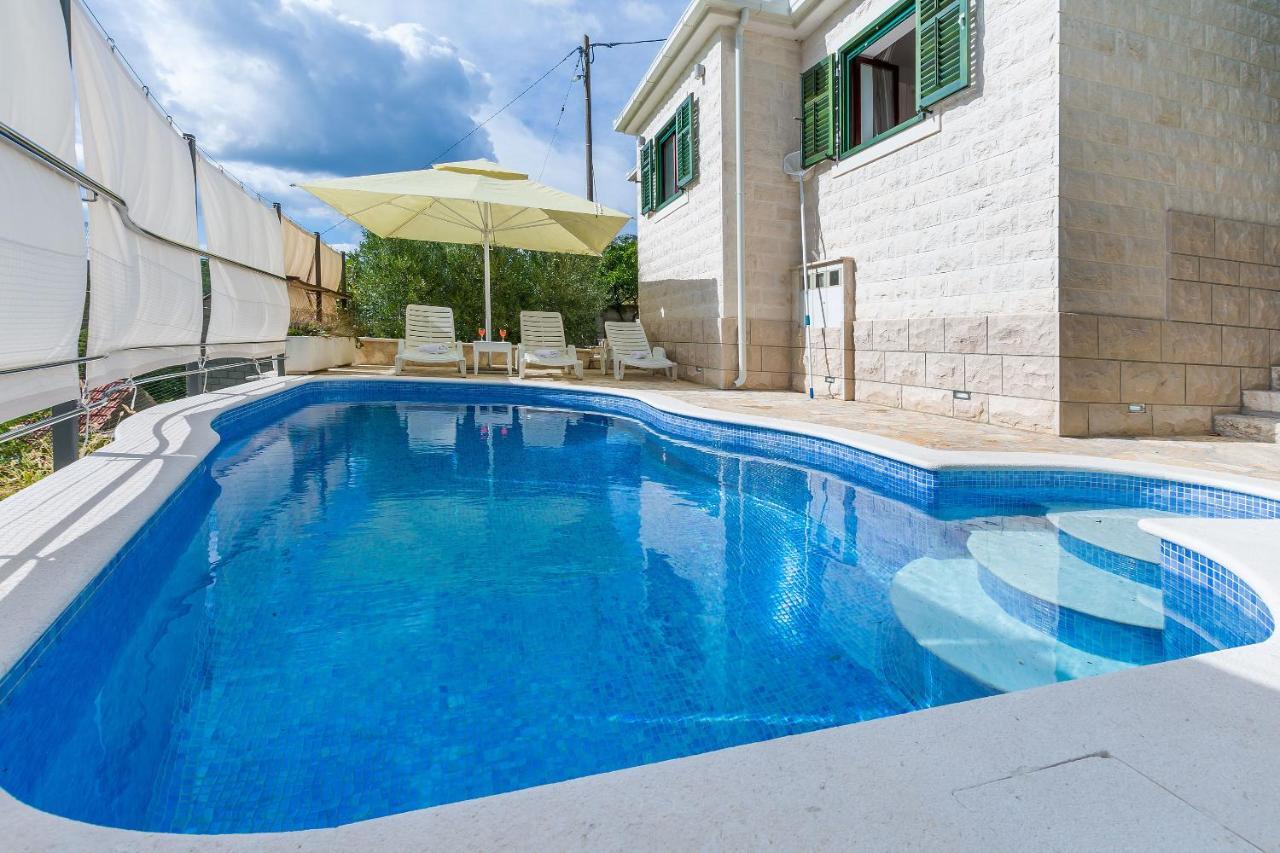 Villa Holiday Home Zvecanje Zewnętrze zdjęcie