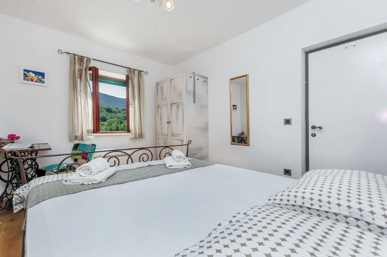 Villa Holiday Home Zvecanje Zewnętrze zdjęcie