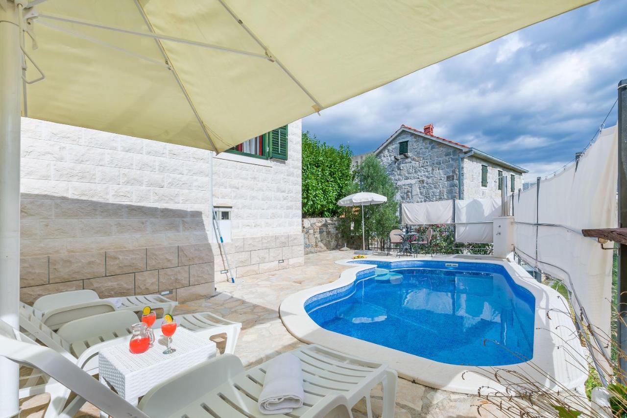 Villa Holiday Home Zvecanje Zewnętrze zdjęcie