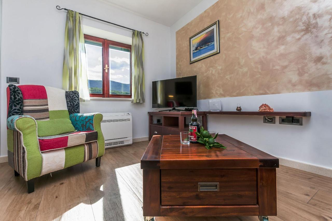 Villa Holiday Home Zvecanje Zewnętrze zdjęcie